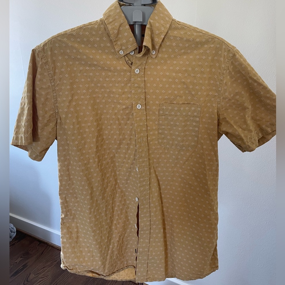 Lightweight yellow short sleeve button down